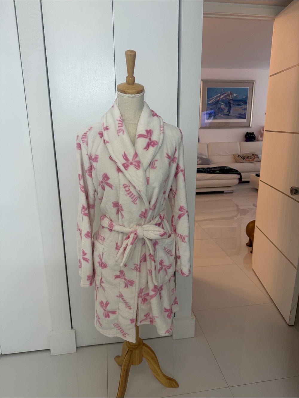 Juicy Couture Off White & Pink JC Bow Print Plush Bathrobe